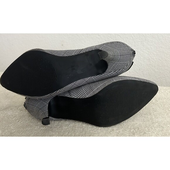 Comfort Women's Ankle Boot Size 9W Pointed Toe Back Zipper Black, White and Gray - Picture 11 of 13